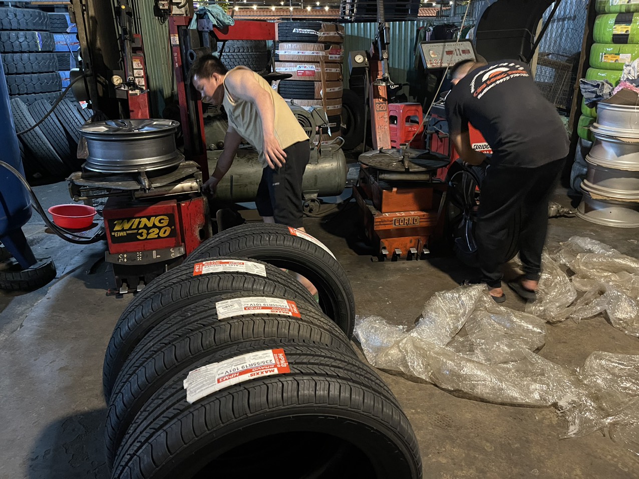 CÓ NÊN THAY LỐP XE Ô TÔ THEO CẶP HAY KHÔNG?